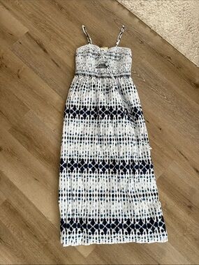 Universal Thread White and Navy Printed Smocked Maxi Dress